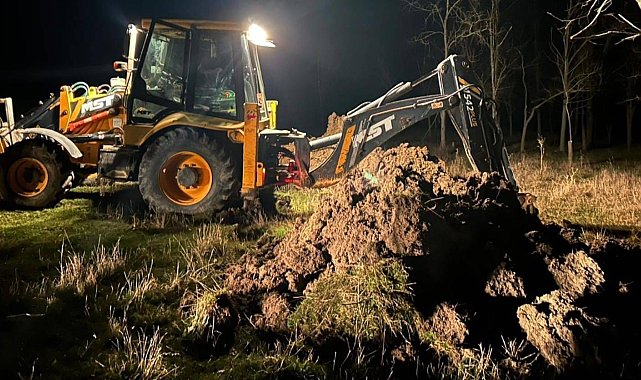 Kepçeyle kaçak kazı yaparken yakalandılar