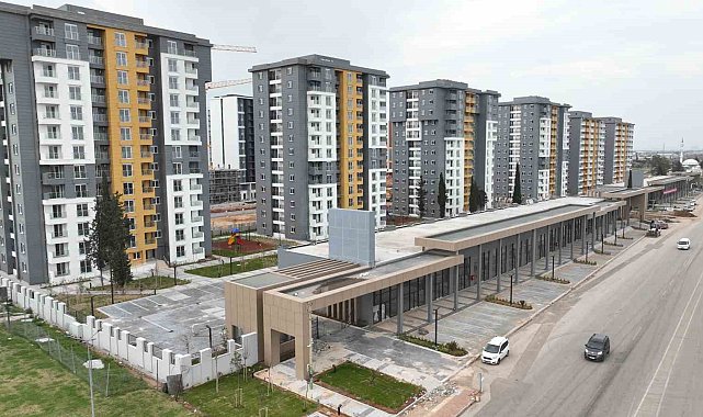 Kepez Güneş Mahallesi'nde anahtarlar veriliyor