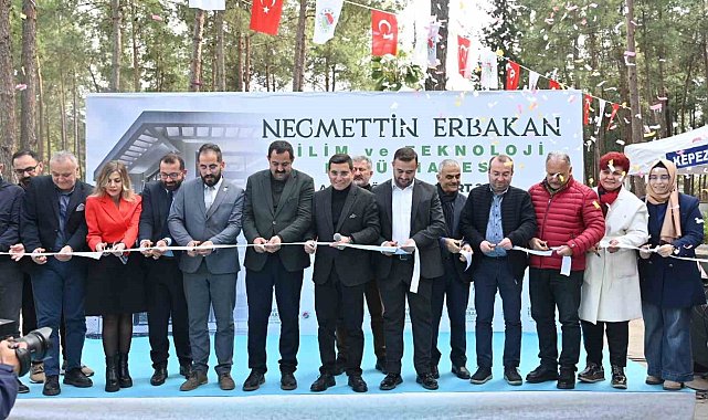 Kepez'in 22'nci kütüphanesi hizmete açıldı