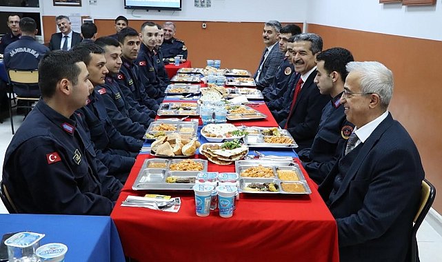 Kırklareli valisi jandarma personeli ile iftarda buluştu