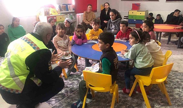 Kırklareli'de jandarma ekipleri öğrencilere eğitim verdi