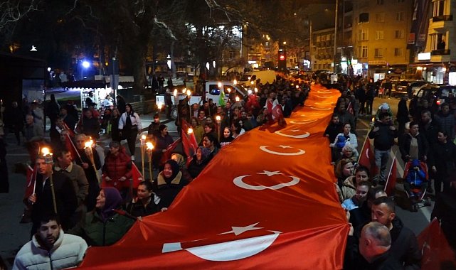 Kırklareli'nde dev Türk bayrağı ile şehitlere saygı yürüyüşü