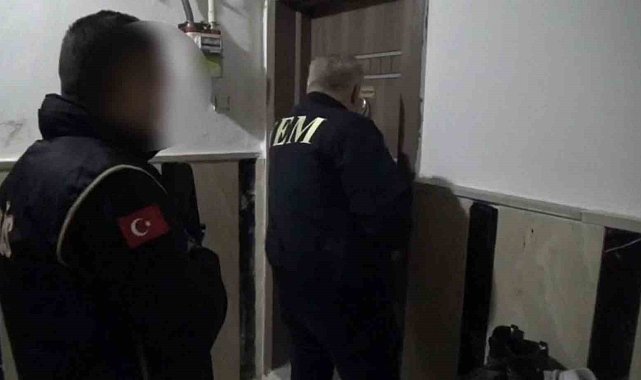 Kırmızı bültenle aranan DEAŞ'lılar Çorum'da yakalandı