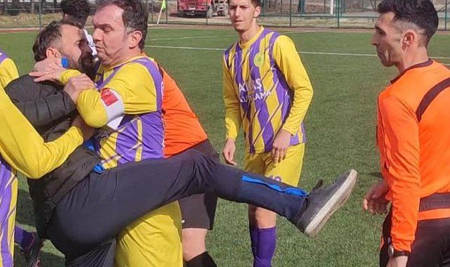 Kırmızı kart gören yedek oyuncu hakeme tekme attı