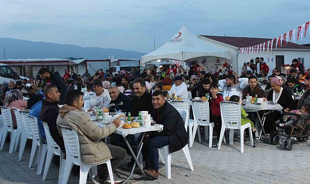 Kızılay Başkanı Hatay&#039;da depremzedelerle iftar sofrasında buluştu