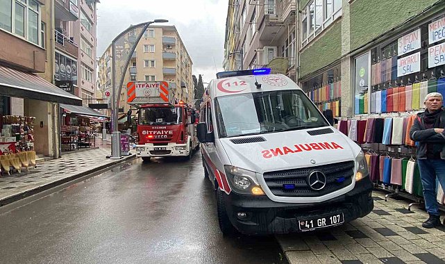 Kocaeli'de mağazanın deposunda yangın