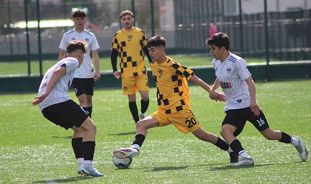 Kocasinan Şimşekspor U18 takımı şampiyon oldu