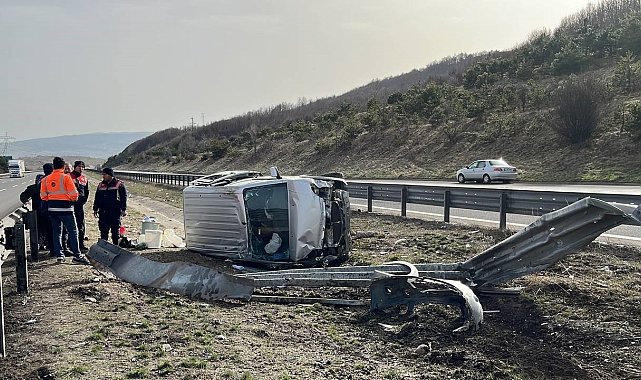 Kontrolden çıkan hafif ticari araç bariyerleri yerinden söktü: 1 yaralı