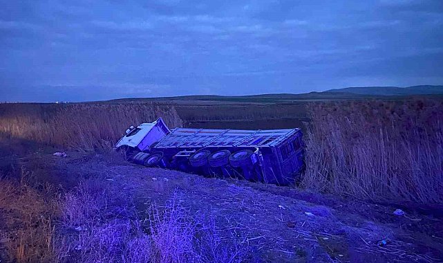Kontrolden çıkan kamyon şarampole devrildi: 1 ölü