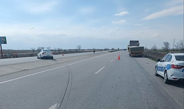 Konya'da otomobil tıra arkadan çarptı: 2 yaralı