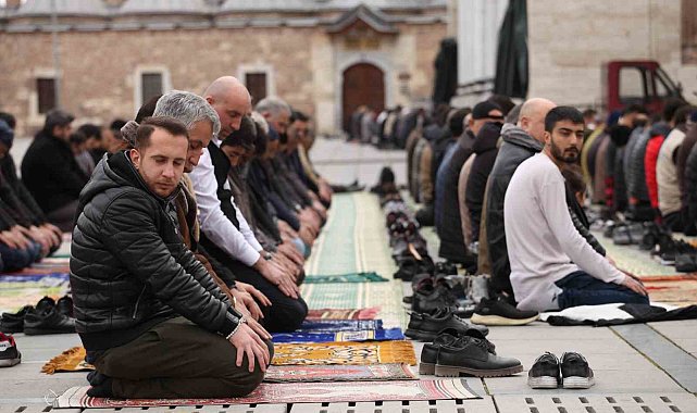 Konya'da Ramazan ayını ilk Cuma namazı kılındı
