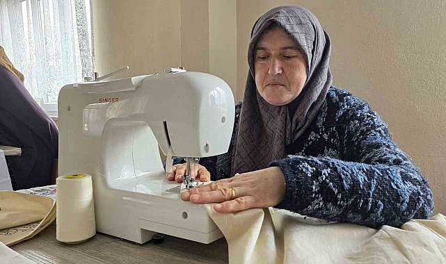 Köylerinde cep telefonu çekmeyen kadınlar boş vakitlerini kurslarda değerlendiriyor