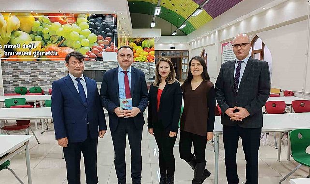 Küçük yazarlar ilk eserlerini imzaladı