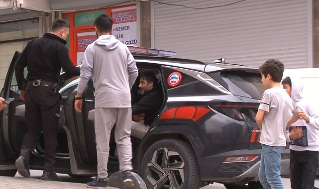 Küçükçekmece'de ehliyetsiz sürücü iki çocuğa çarptı: O anlar kamerada