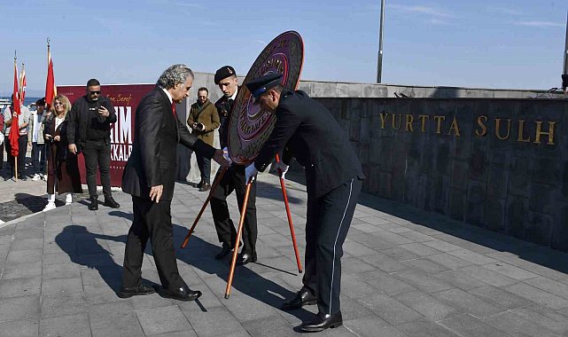 Kuşadası'nda Çanakkale Deniz Zaferi'nin 109'uncu yıl dönümü kutlandı