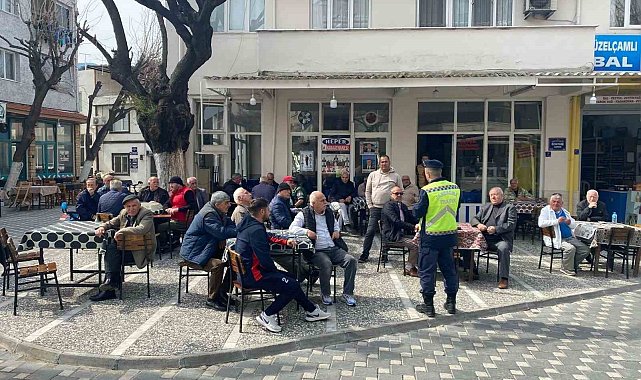 Kuşadası'nda vatandaşlar trafik kurallarına karşı bilgilendirildi