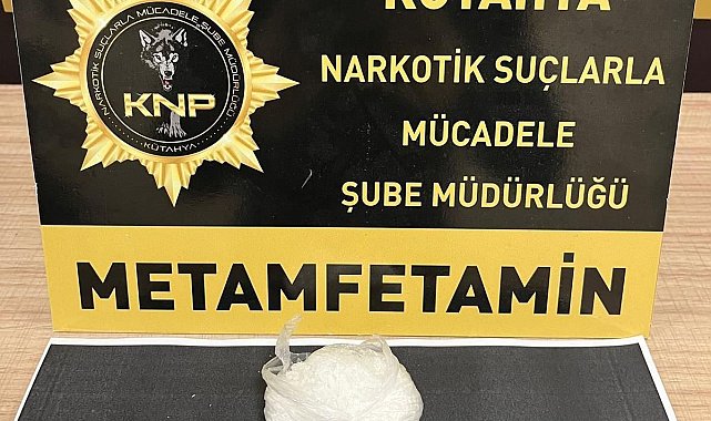 Kütahya'da durdurulan otobüsteki yolcunun eşyaları arasında uyuşturucu ele geçirildi