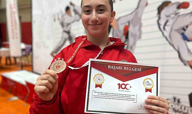 Kütahyalı Asiye Irmak Türkiye üçüncüsü