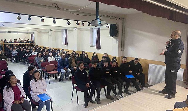 Liseli öğrencilere polislik mesleğini anlattılar