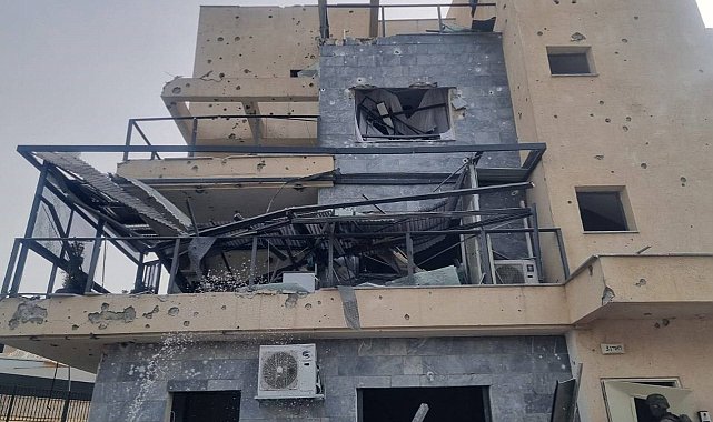 Lübnan'dan İsrail'e en az 30 roket fırlatıldı: 1 ölü