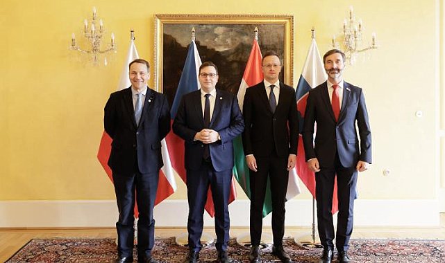 Macaristan Dışişleri Bakanı Szijjarto: "Ukrayna'ya NATO askeri gönderilmesi tehlikeli bir eylem olur"