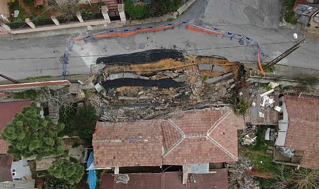 Maltepe'de çöken yol havadan görüntülendi
