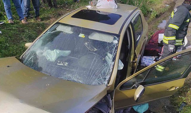 Manisa'da otomobil menfeze çarptı: 2 ağır yaralı