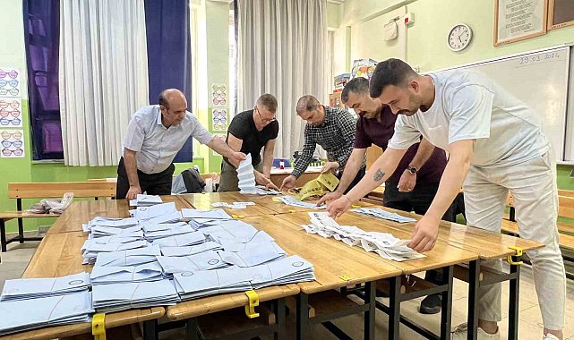 Manisa'da oy sayımına geçildi