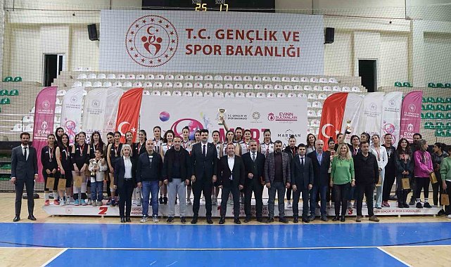 Mardian Mall'dan Voleybolun Sultanlarına destek