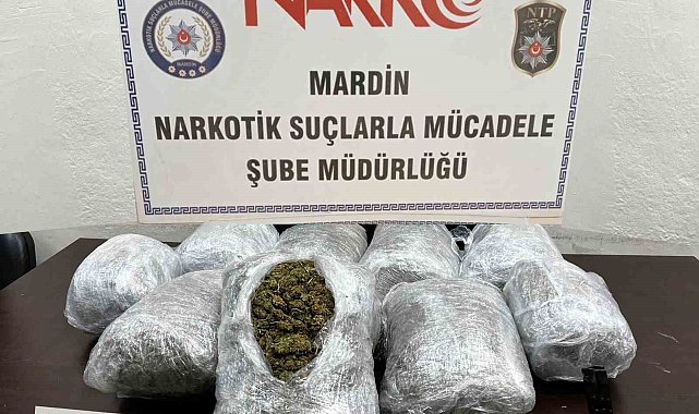 Mardin'de 'dur' ihtarına uymayan 2 firari tutuklandı