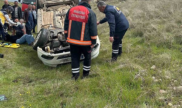 Mardin'de hafif ticari araç takla attı: 4 yaralı