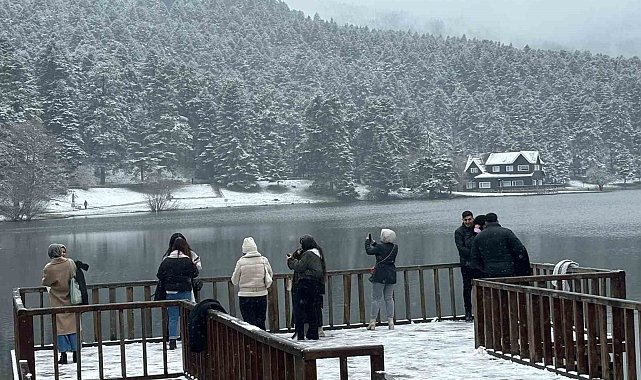 Mart kapıdan baktırdı: Bolu'nun doğa harikası beyaz örtüyle kaplandı