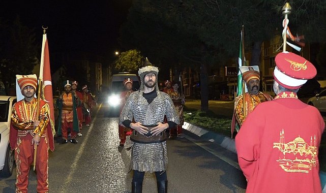 Mehteran ve bando takımları sahurda sokakları inletti