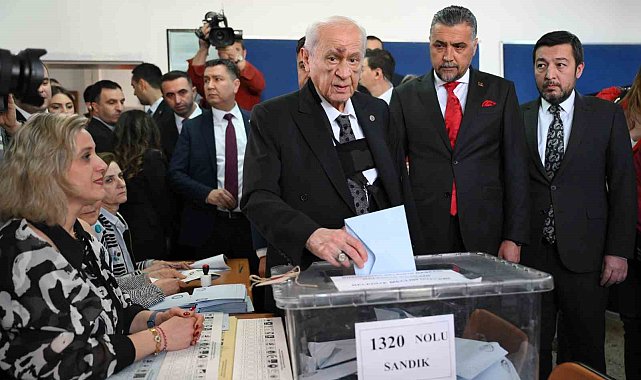 MHP Genel Başkanı Bahçeli, oyunu kullandı