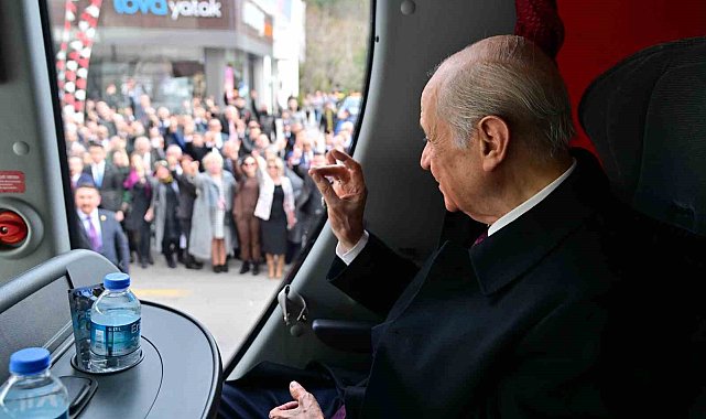 MHP Lideri Bahçeli, Cumhur İttifakı ABB Başkan Adayı Altınok ile Keçiören'de halkı selamladı
