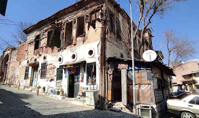 Milas Belediyesi'nin dibindeki tehlikeyi hiç bir yetkili aldırış etmiyor