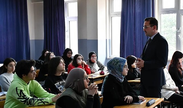 Milli Eğitim Müdürü Odabaşoğlu öğrencilerle bir araya geldi
