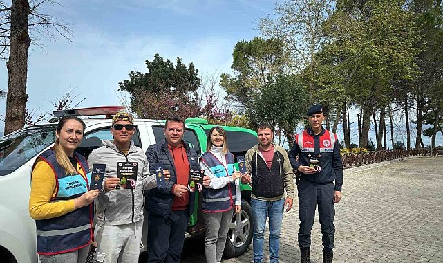 Milli Park'ta ziyaretçiler kadına şiddete karşı bilgilendirildi