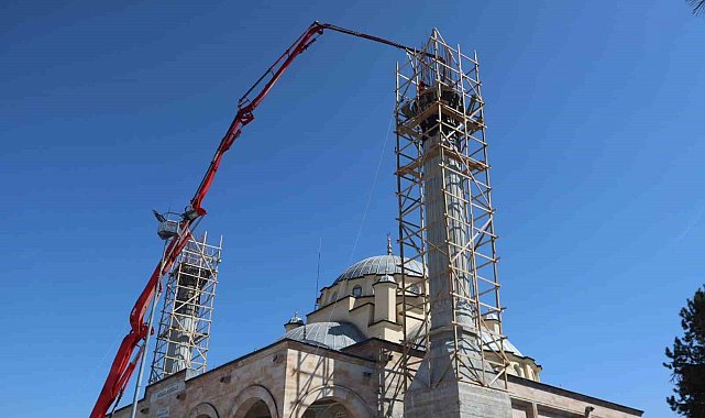 Minareler hızla yükseliyor