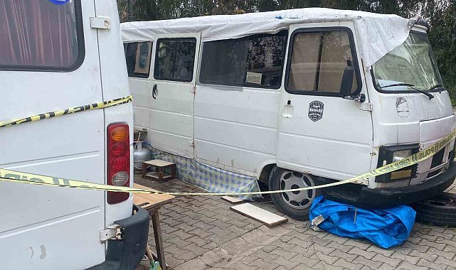 Minibüste yaşayan yaşlı adam ölü bulundu