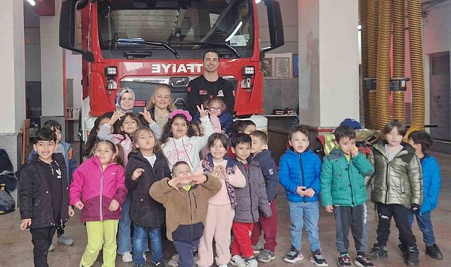 Minik öğrenciler itfaiyeyi gezdi