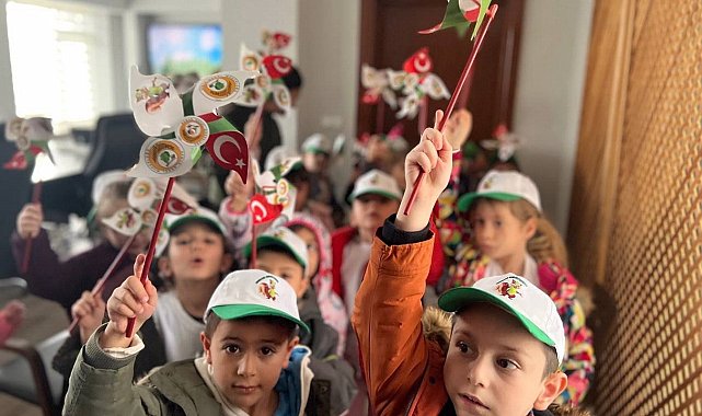 Minikler öğrencilere ağaç sevgisi