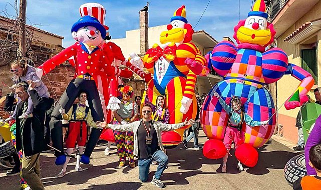 Mostra Karnavalı İzmir'den Sakız'a uzanan dostluk eli ile renklendi