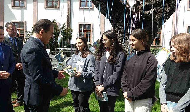 Muğla'da bu bahar ağaçlar kitap açtı