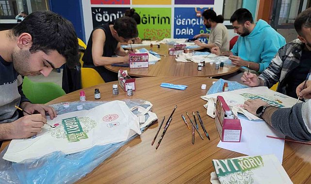 Muğla'da öğrenciler geri dönüşüm malzemelerini sanata dönüştürüyor