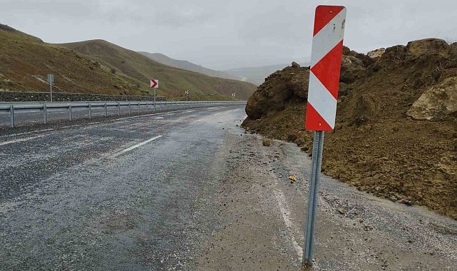 Muş-Varto karayolunda heyelan