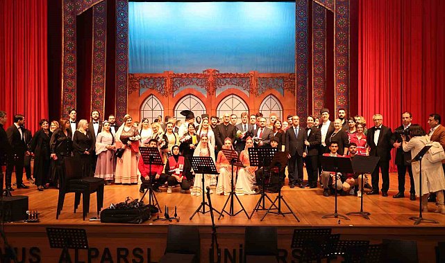 Muş'ta sahnelenen "Arşın Mal Alan Opereti" büyük beğeni topladı