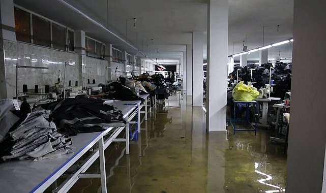 Muş'ta tekstil atölyesi sular altında kaldı