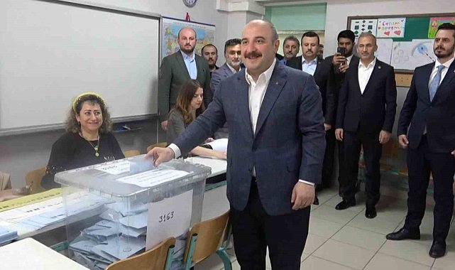 Mustafa Varank: "Türkiye demokrasisi dünyada en oturmuş demokrasilerden biri"