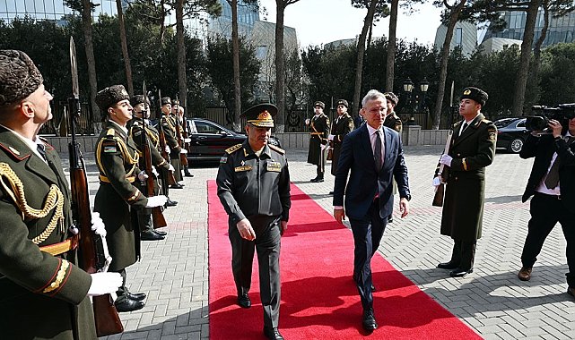 NATO Genel Sekreteri Stoltenberg, Azerbaycan Savunma Bakanı Hasanov'la görüştü
